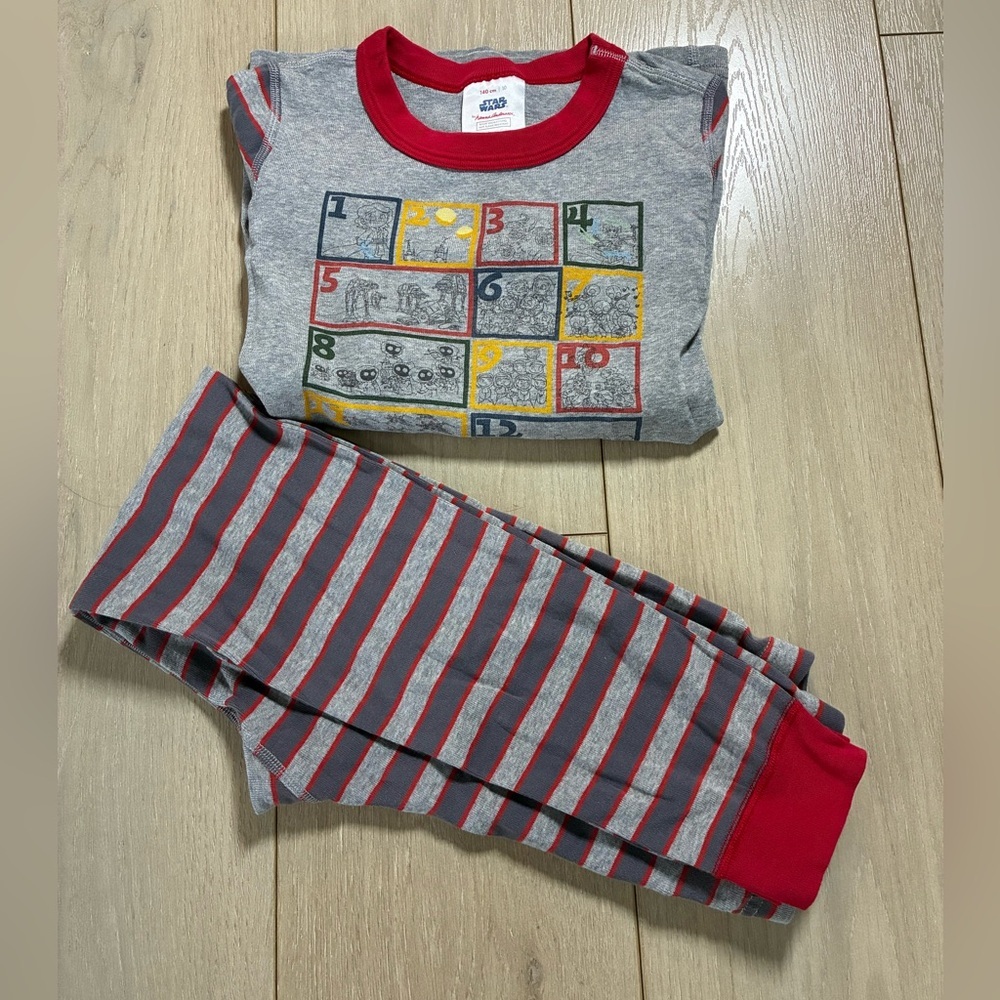 Hanna Andersson Star Wars Gray‎ and Red Striped Pajama Set 10